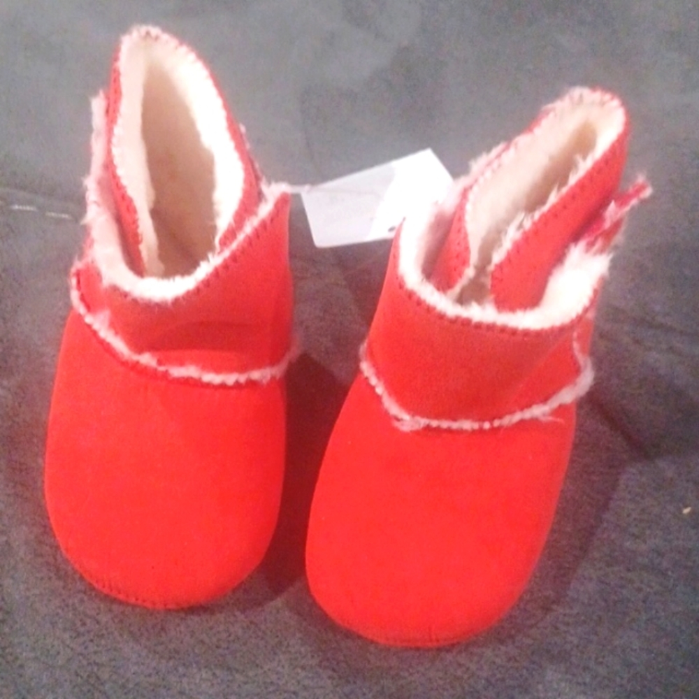 Baby shoes for pre-walkers